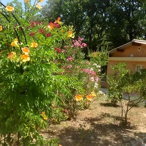 Maisonnette Dans Un Environnement Exceptionnel Correns